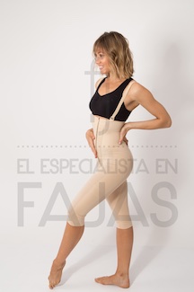 <?=CALZA ALTA CON GANCHITOS DE ABAJO DEL BUSTO HASTA PANTORRILLA?>